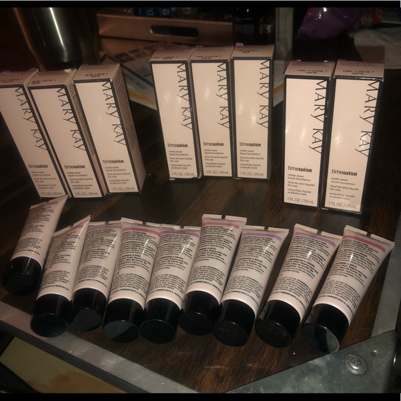 Mary Kay Timewise Matte-Wear Liquid Foundation - Picture 3 of 3